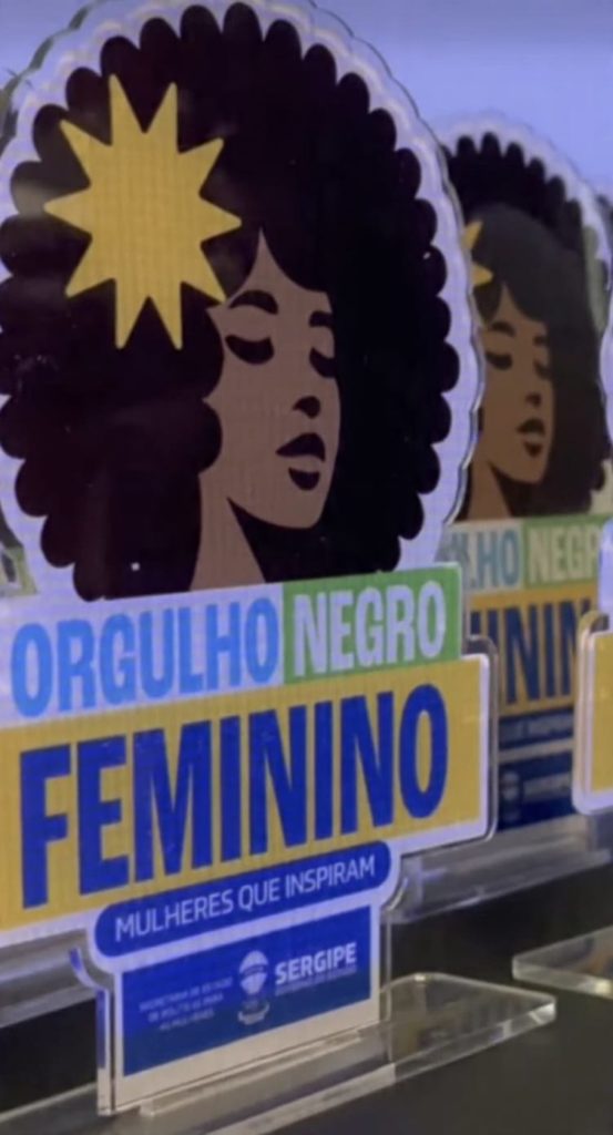 A presidente do instituto ressurge Sergipe recebe o prêmio Orgulho Negro Feminino: Mulheres que Inspiram